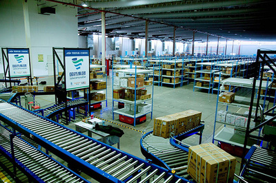 AI+倉儲(chǔ)物流 自主決策機(jī)器人引領(lǐng)變革，中國創(chuàng)新贏得國際關(guān)注